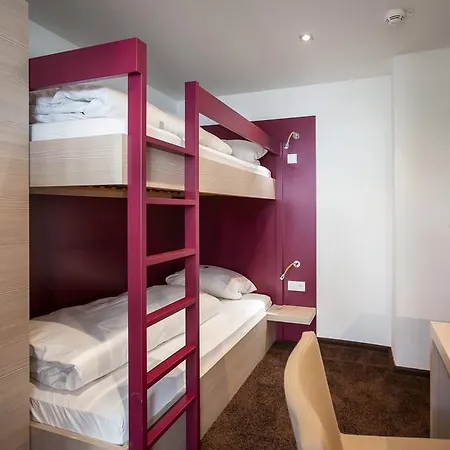 Отель Bollenhuthotel Kirnbacher Hof Вольфах