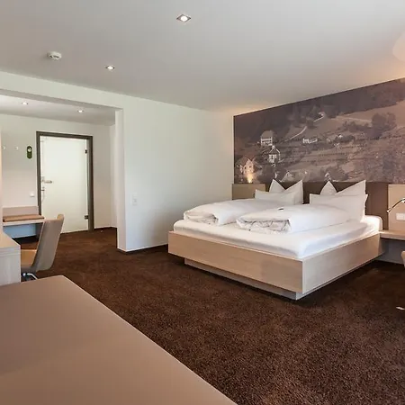 Bollenhuthotel Kirnbacher Hof Отель