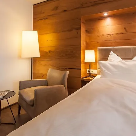 Bollenhuthotel Kirnbacher Hof Вольфах