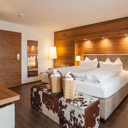 Bollenhuthotel Kirnbacher Hof Отель 4*