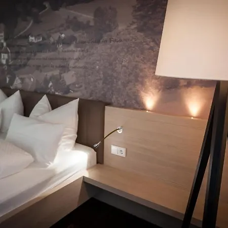 Отель Bollenhuthotel Kirnbacher Hof Вольфах