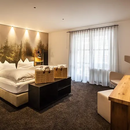 Bollenhuthotel Kirnbacher Hof Отель