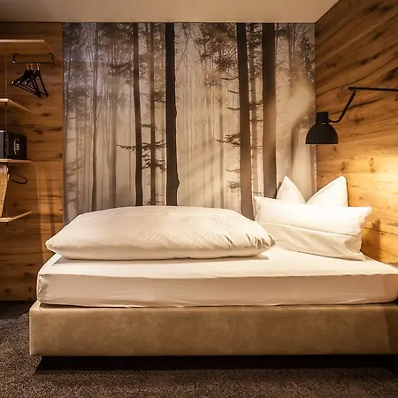 Bollenhuthotel Kirnbacher Hof Отель