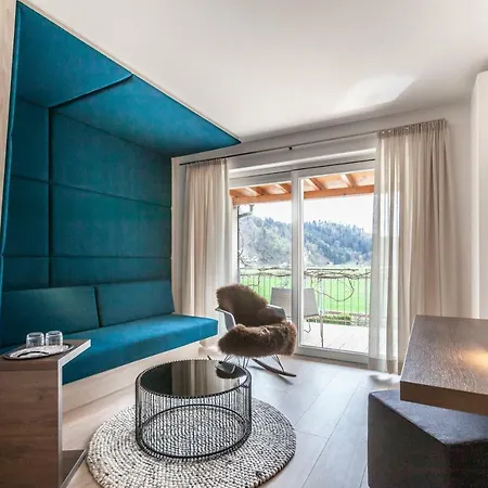 Bollenhuthotel Kirnbacher Hof Отель Вольфах