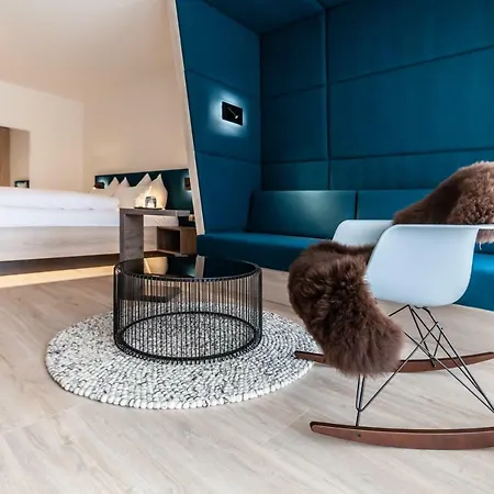 Отель Bollenhuthotel Kirnbacher Hof 4*