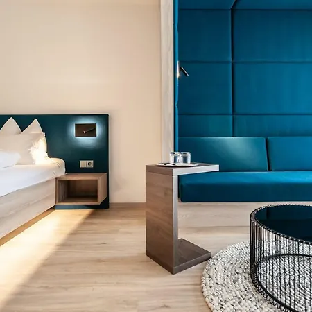 Bollenhuthotel Kirnbacher Hof 4* Вольфах