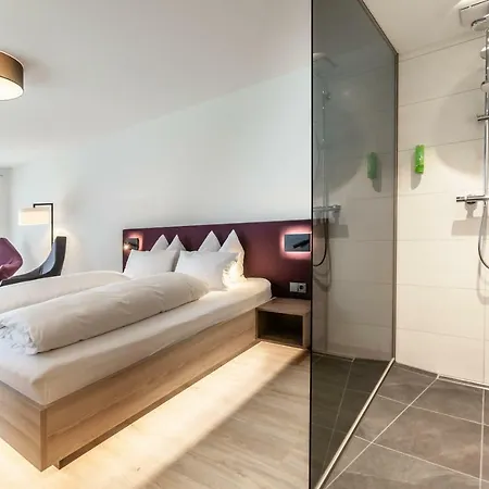 Отель Bollenhuthotel Kirnbacher Hof